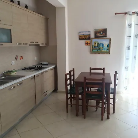 Maggie House * Vlore